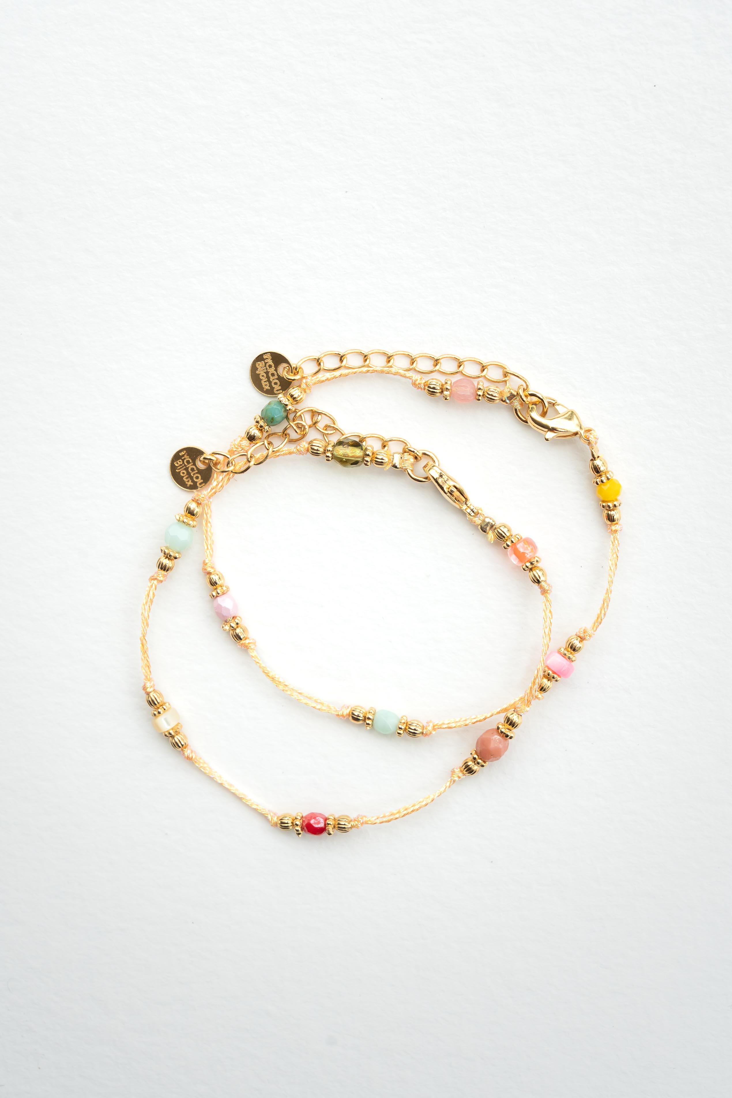 Bracelet en fil abricot métallisé avec perles colorées et touche dorée Byciclou