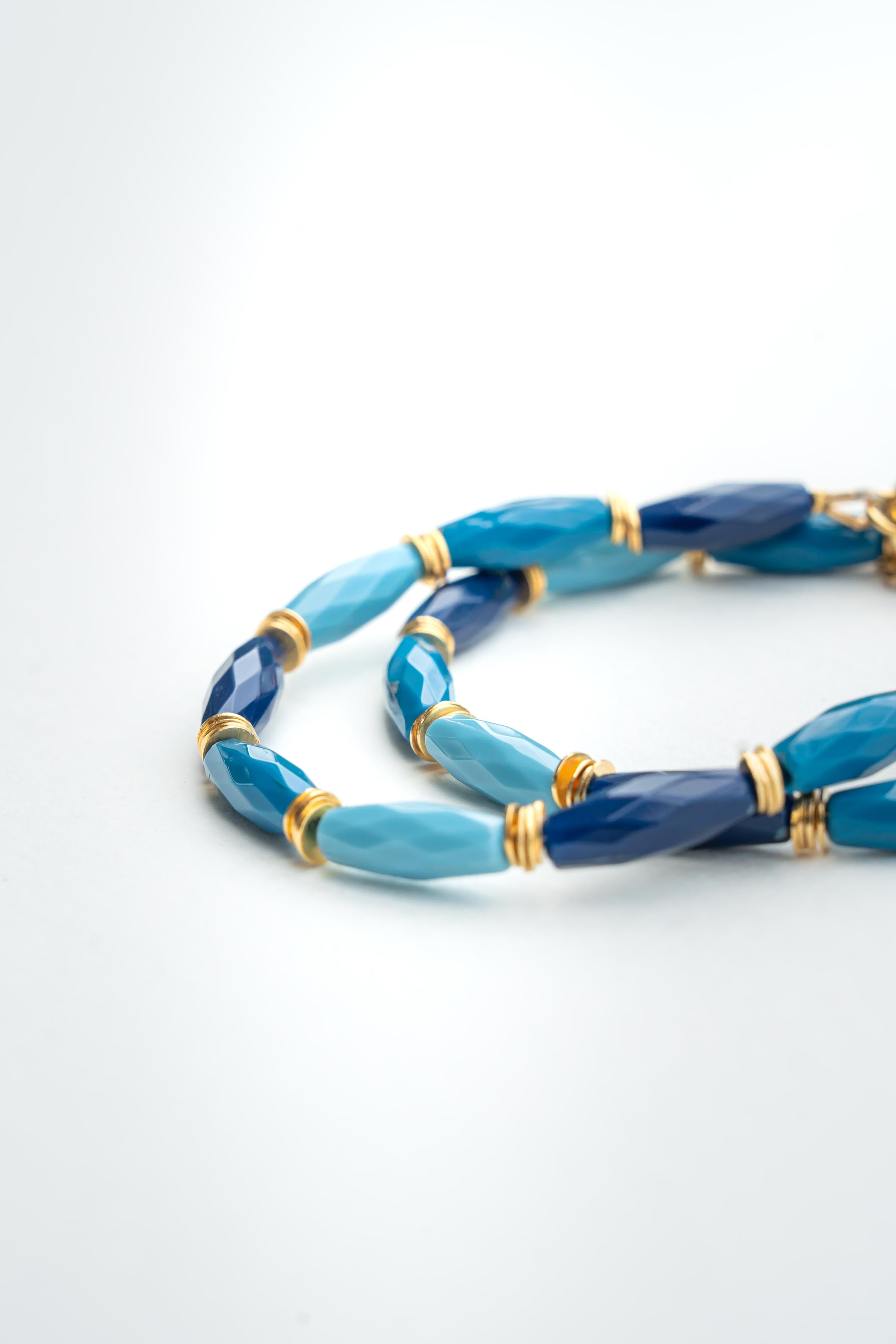 Bracelet en perles de verre bleues avec perles Heishi dorées à l’or fin Byciclou